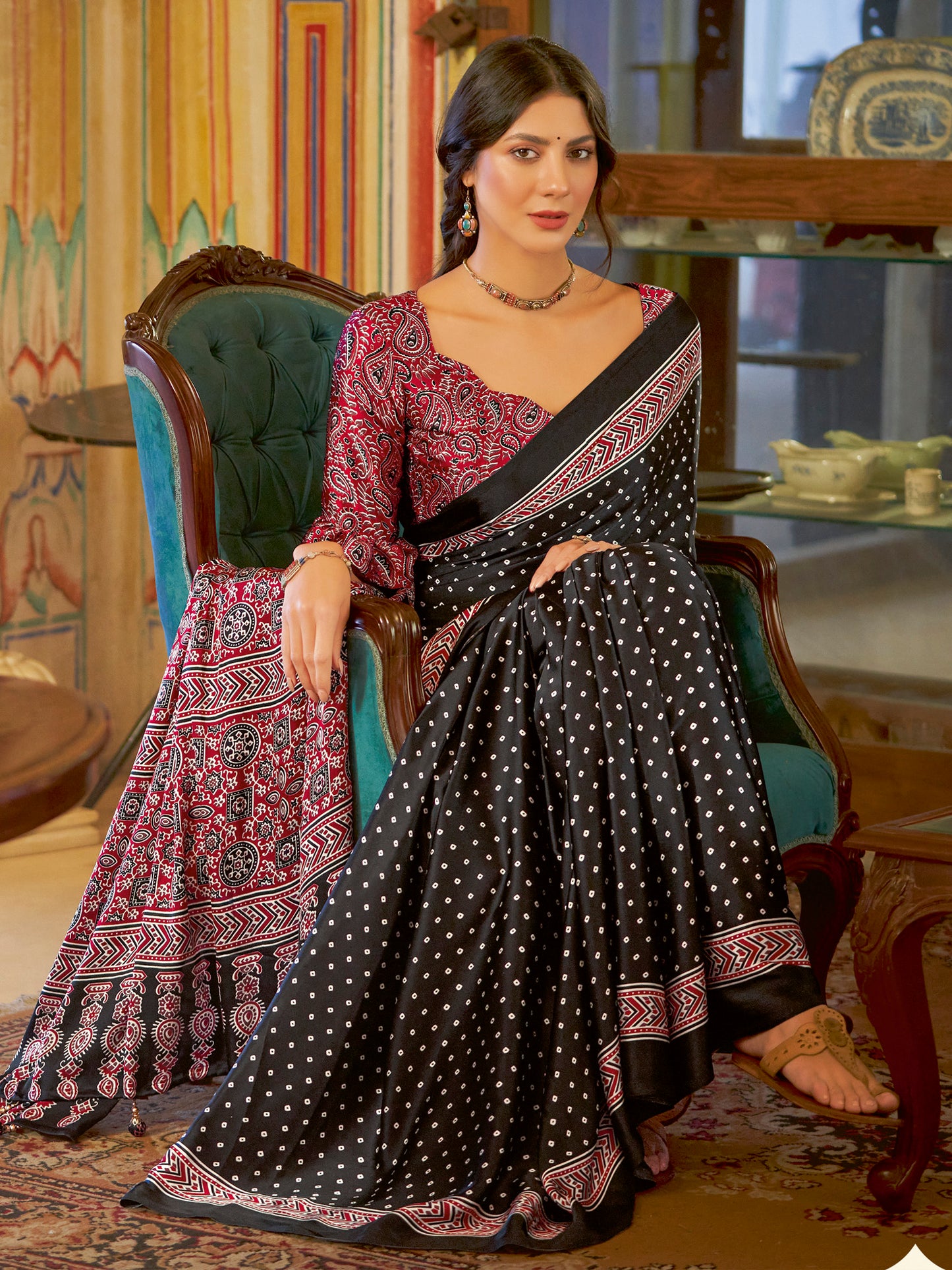 Women's Crepe Black Printed Designer Saree With Blouse Piece