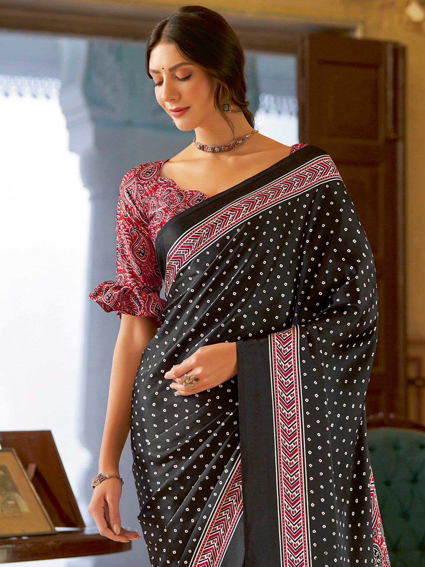 Women's Crepe Black Printed Designer Saree With Blouse Piece