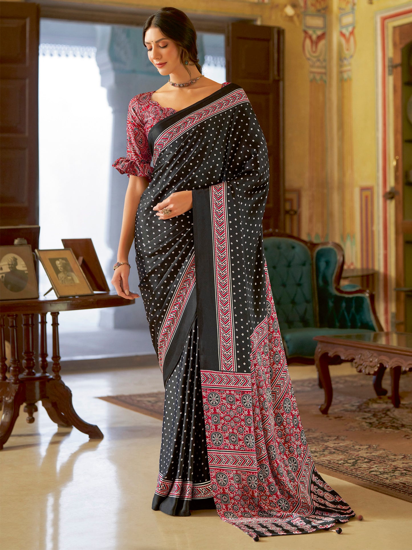 Women's Crepe Black Printed Designer Saree With Blouse Piece