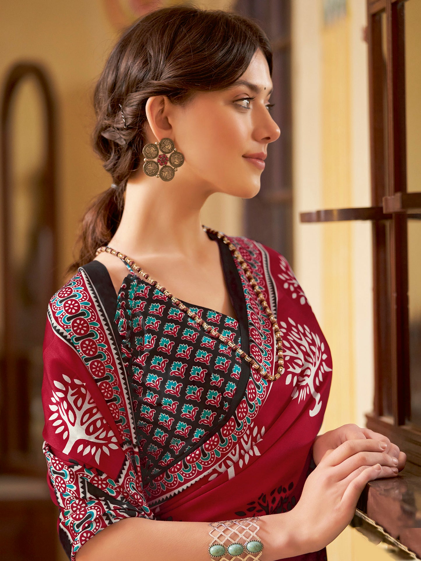 Women's Crepe Red Printed Designer Saree With Blouse Piece