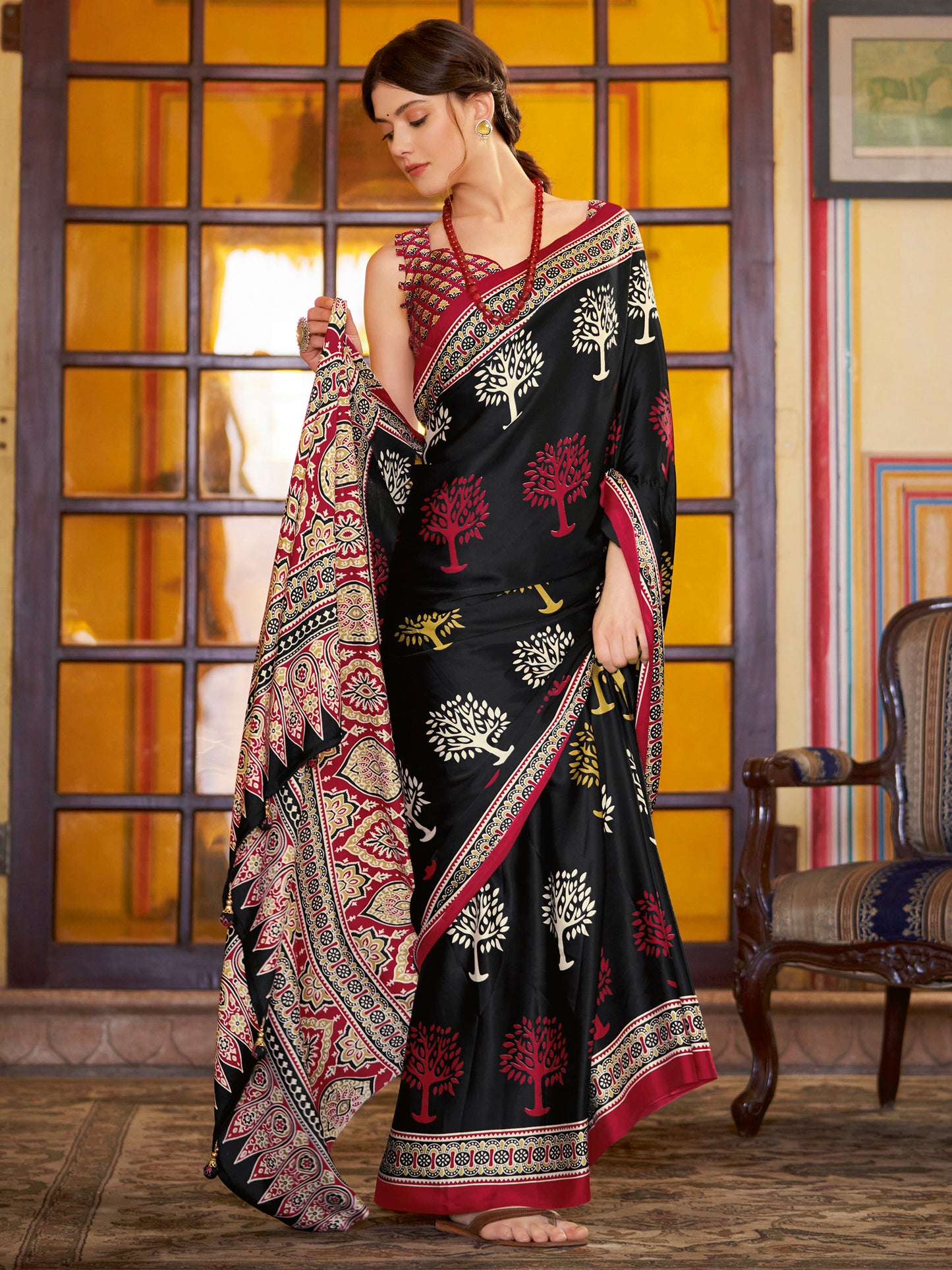 Women's Crepe Black Printed Designer Saree With Blouse Piece