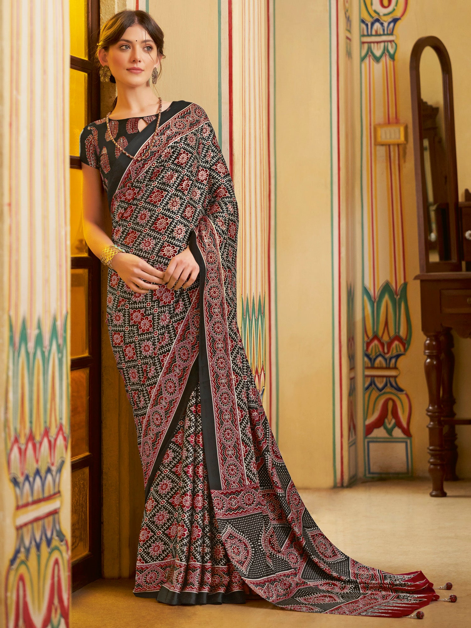 Women's Crepe Black Printed Designer Saree With Blouse Piece