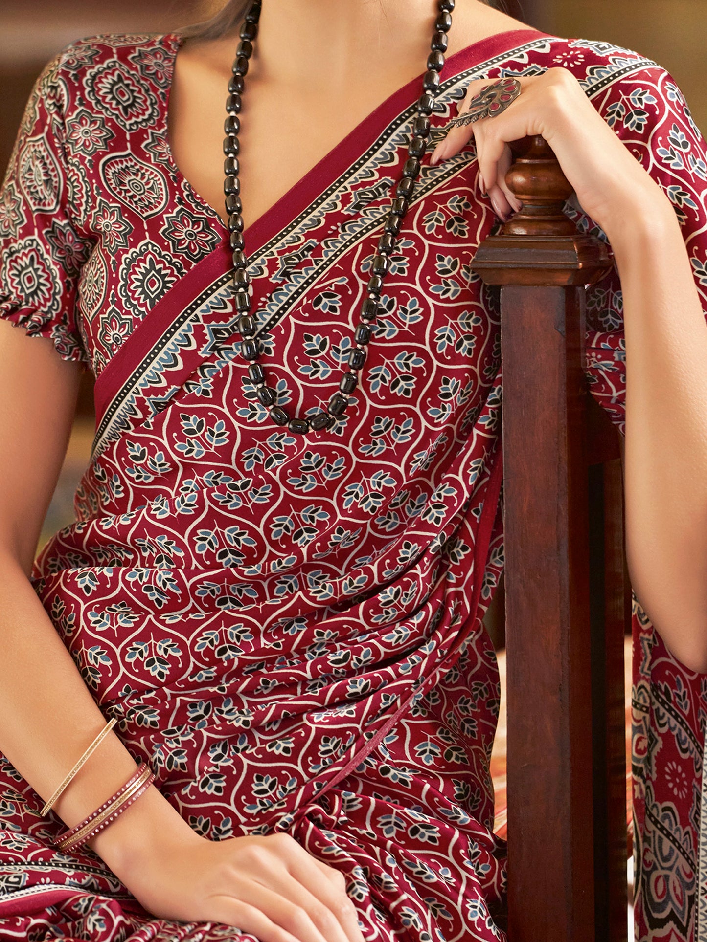 Women's Crepe Red Printed Designer Saree With Blouse Piece