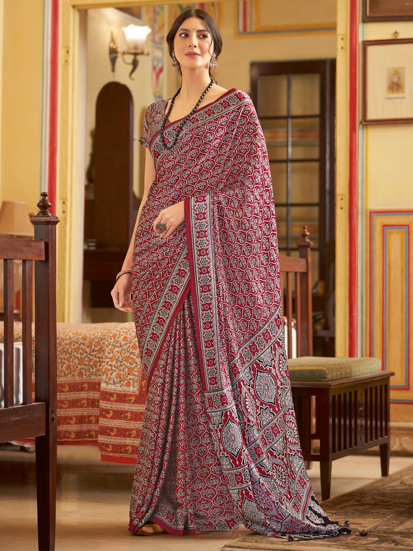 Women's Crepe Red Printed Designer Saree With Blouse Piece