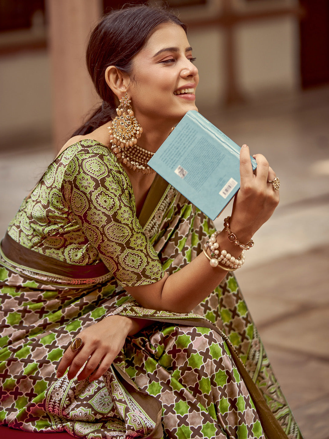 Women's Crepe Brown Printed Designer Saree With Blouse Piece