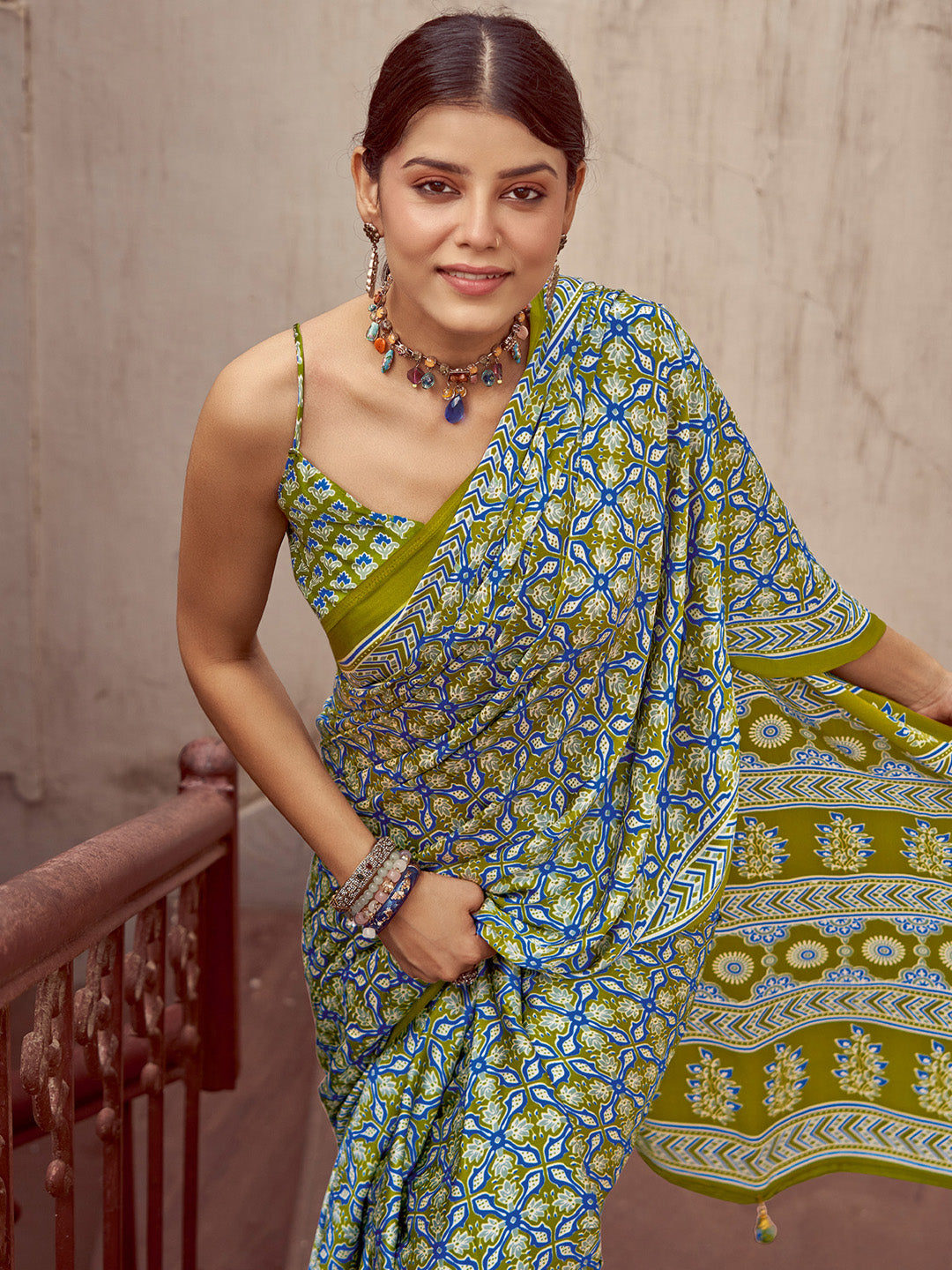 Women's Crepe Light Green Printed Designer Saree With Blouse Piece