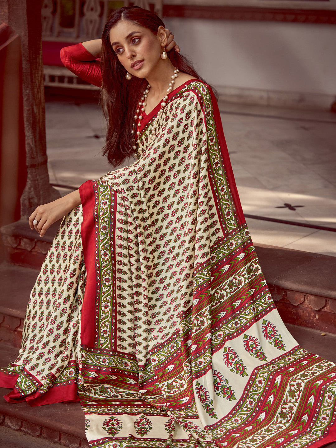 Women's Crepe Red Printed Designer Saree With Blouse Piece