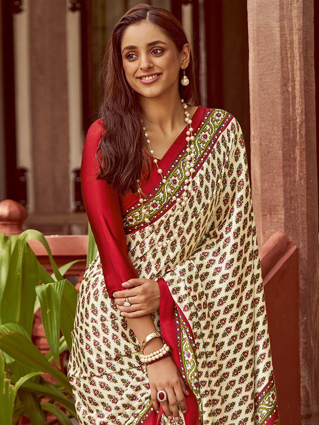 Women's Crepe Red Printed Designer Saree With Blouse Piece