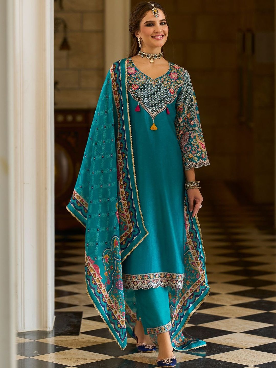 Dhiyona IE Ethnic Motifs Embroidered V-Neck Thread Work Kurta With Trousers & Dupatta