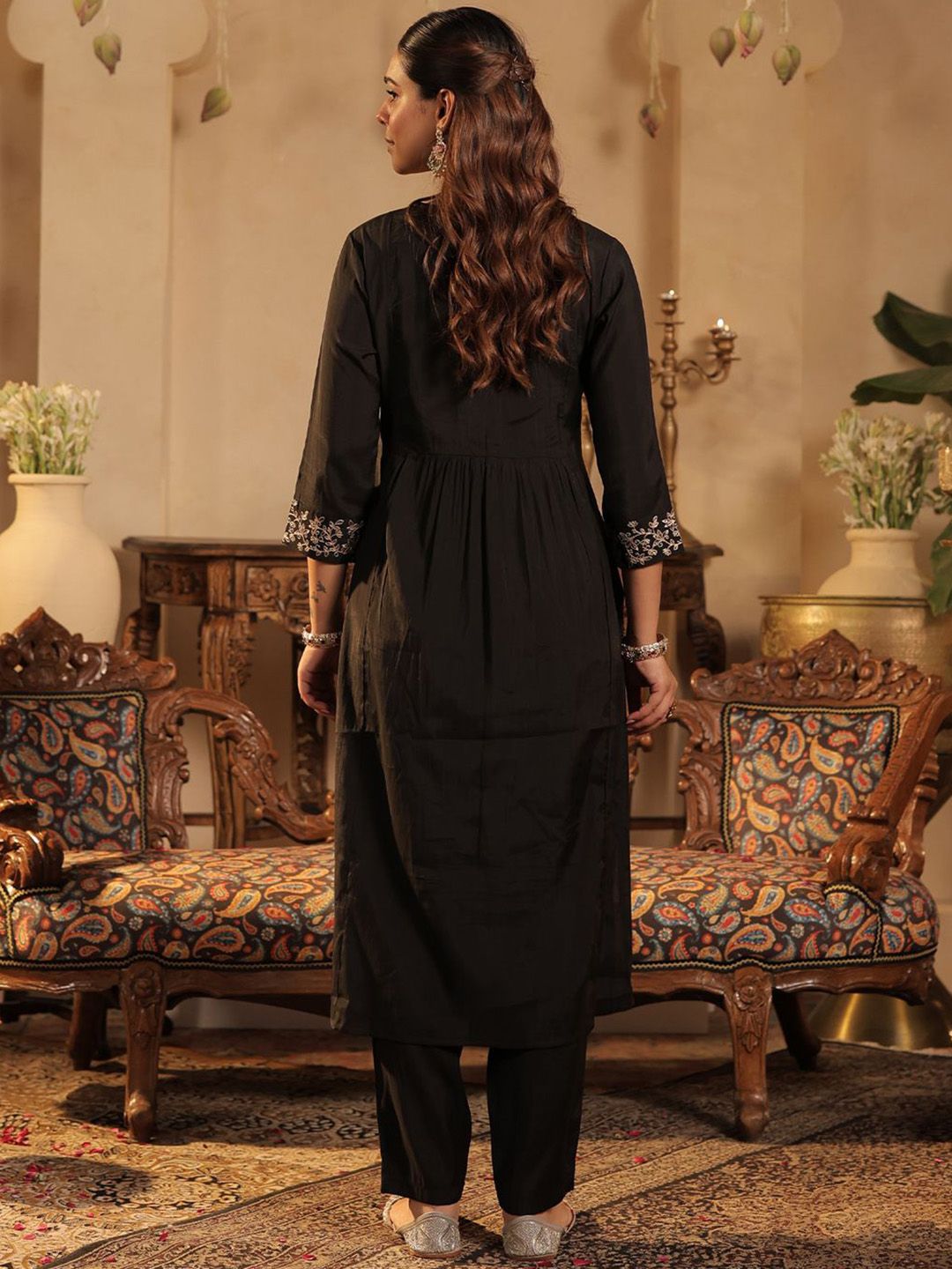 Women Ethnic Motifs Embroidered Kurta with Trousers