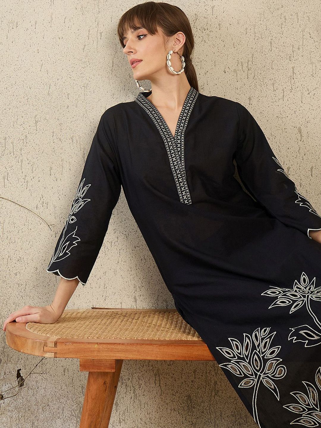 Dhiyona IE Women Floral Embroidered V-Neck Thread Work Pure Cotton Kurta with Trousers