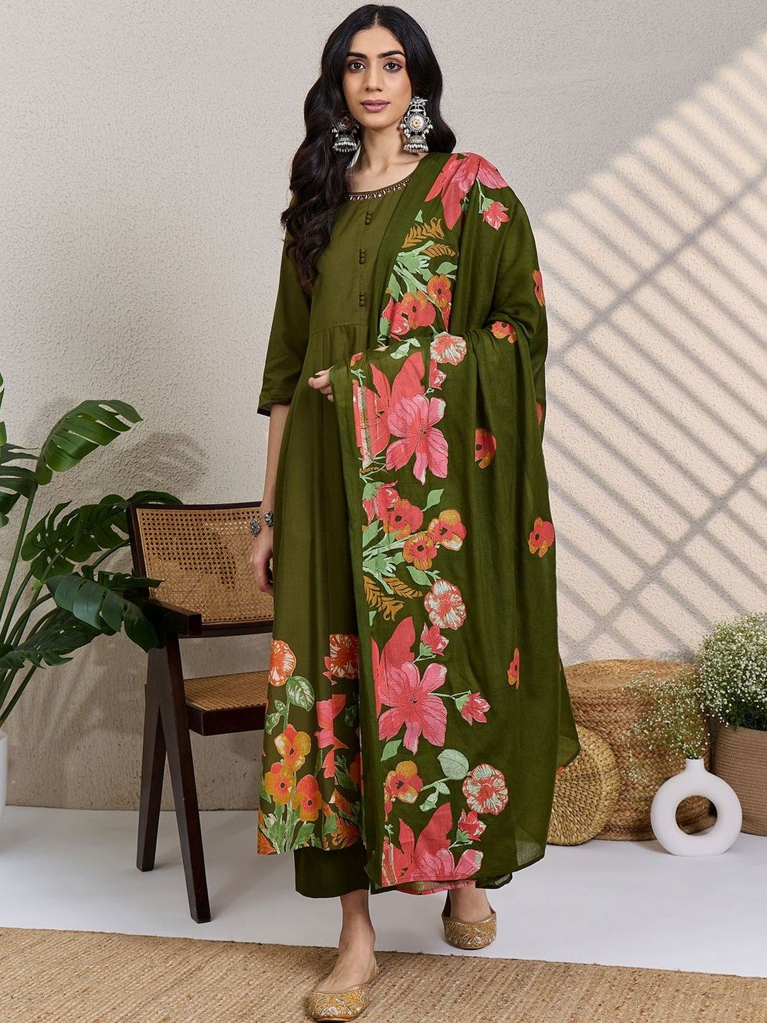 Women Floral Printed Panelled Beads and Stones Pure Cotton Kurta with Trousers & With Dupatta
