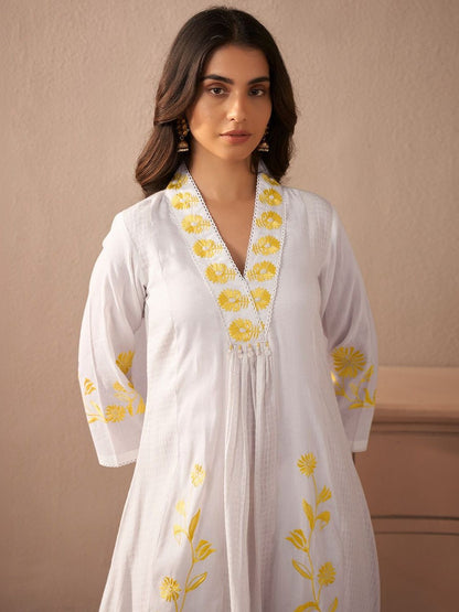 Women Floral Embroidered Regular Thread Work Pure Cotton Kurta with Trousers & With Dupatta