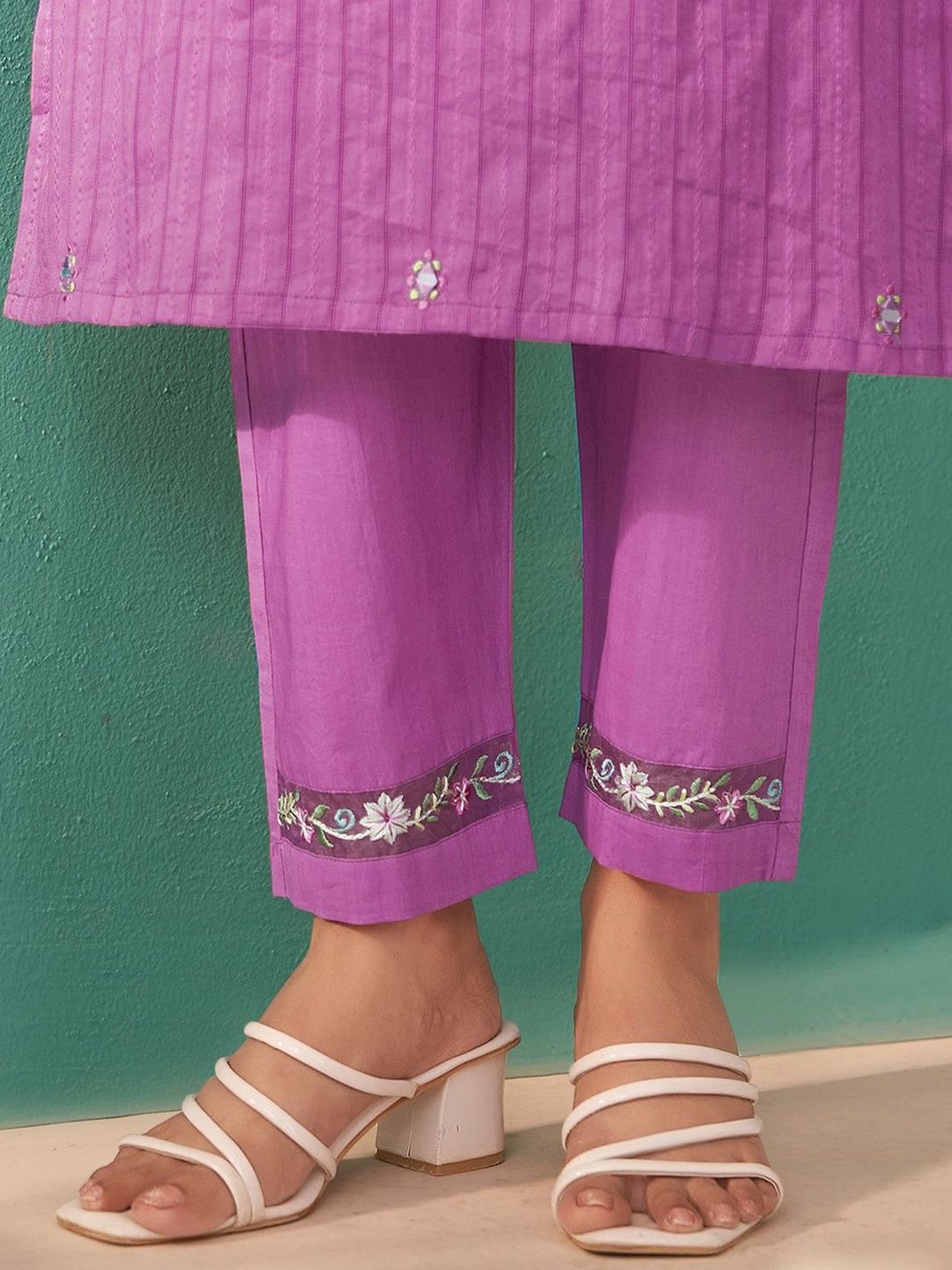 Women Floral Embroidered Regular Thread Work Pure Cotton Kurta with Trousers & With Dupatta