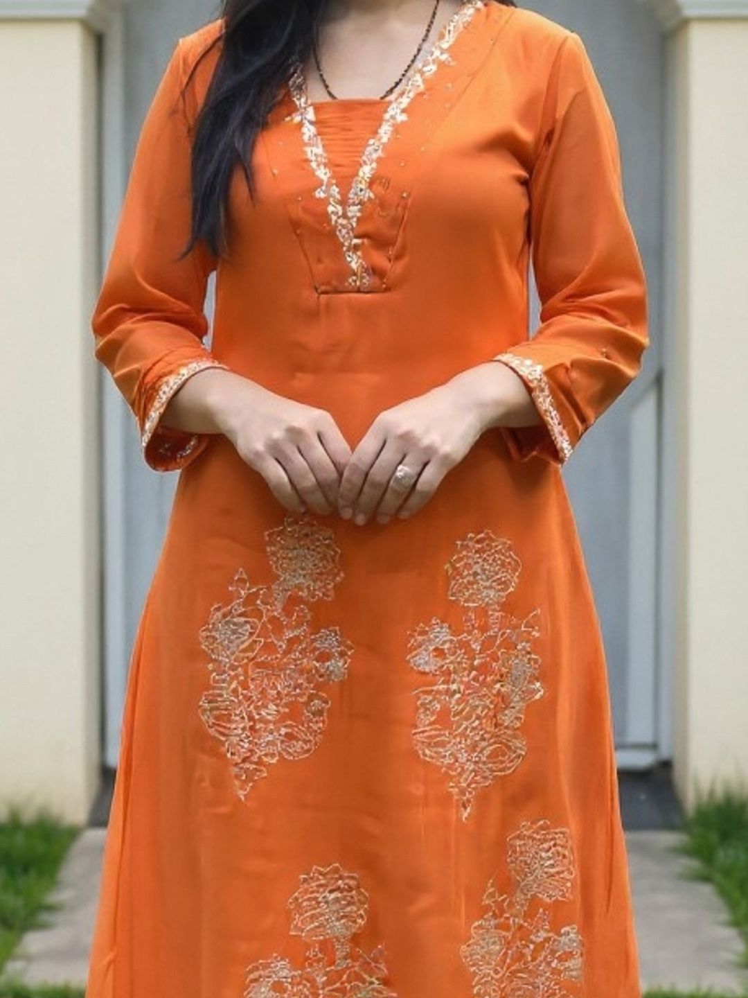 Women Ethnic Motifs Embroidered Kurta with Trousers