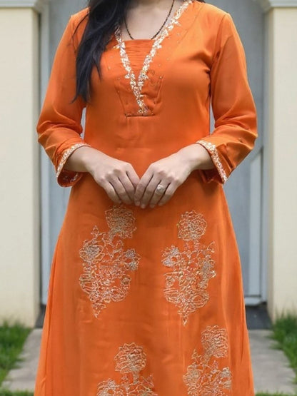 Women Ethnic Motifs Embroidered Kurta with Trousers