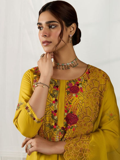 Women Floral Embroidered Regular Thread Work Kurta with Trousers & With Dupatta