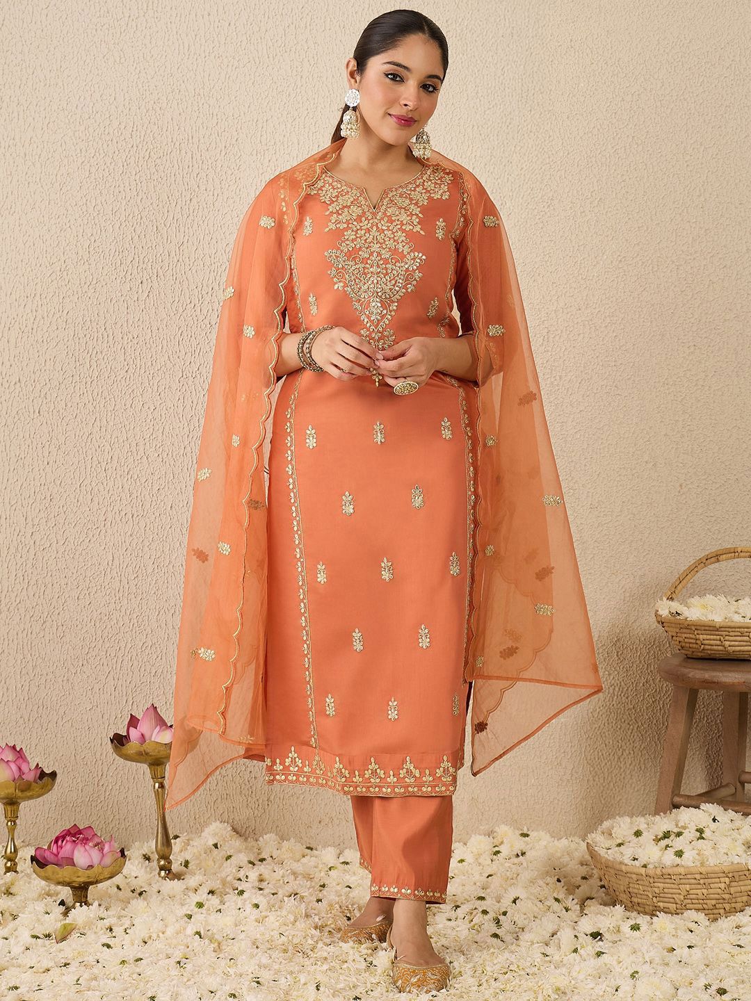 Dhiyona IE Women's Ethnic Motifs Embroidered Thread Work Straight Kurta With Trousers & Dupatta