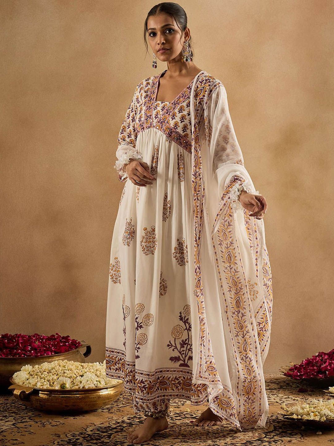 Dhiyona IE Women Floral Printed Empire Pure Cotton Kurta with Trousers & With Dupatta