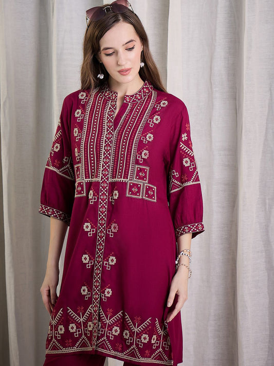 Women Ethnic Motifs Embroidered Thread Work Kurta With Trousers Kurta Sets