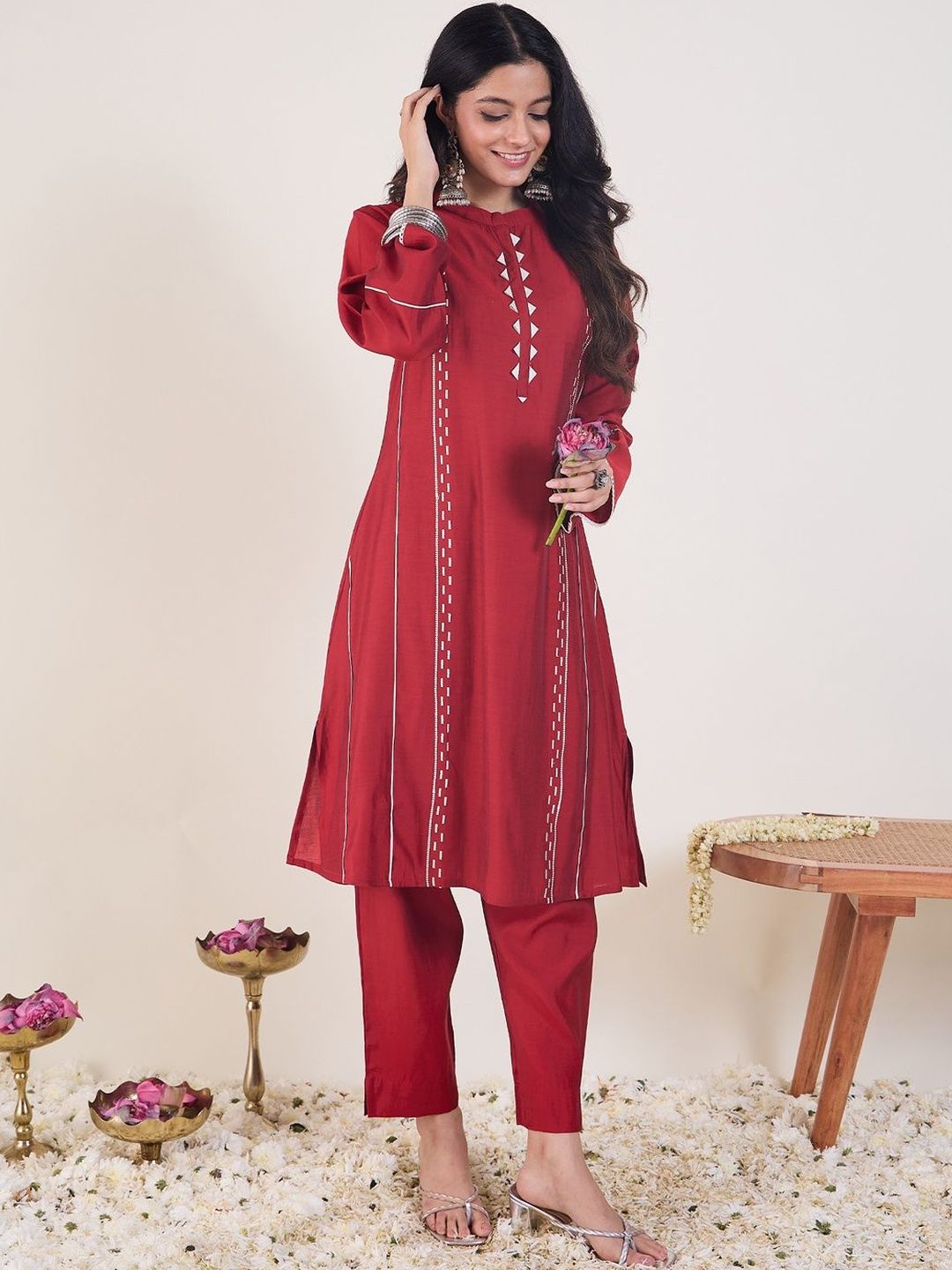 Ethnic Motifs Embroidered Mandarin Collar Thread Work Kurta With Trousers