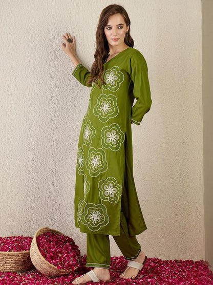 Dhiyona IE Embroidered V-Neck Straight Tunic & Trousers Co-Ords