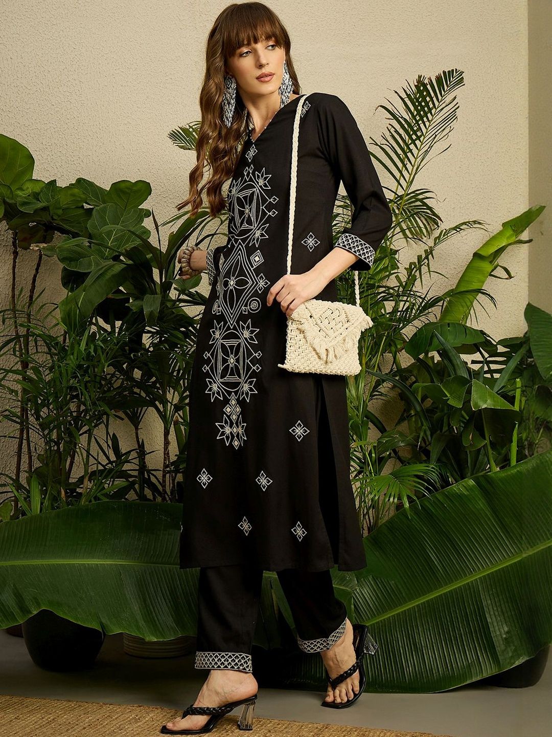 Women Ethnic Motifs Embroidered Regular Thread Work Kurta with Trousers