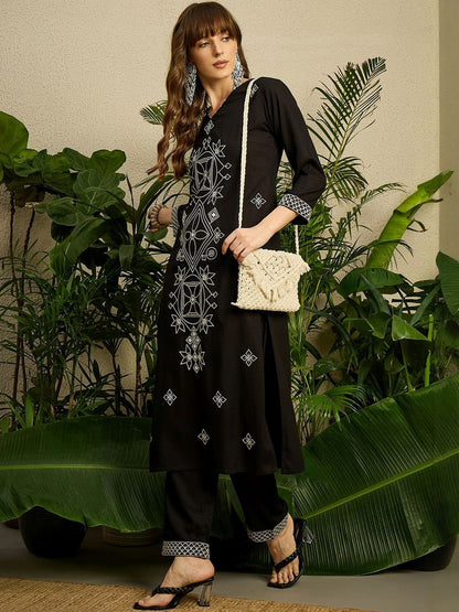 Women Ethnic Motifs Embroidered Regular Thread Work Kurta with Trousers