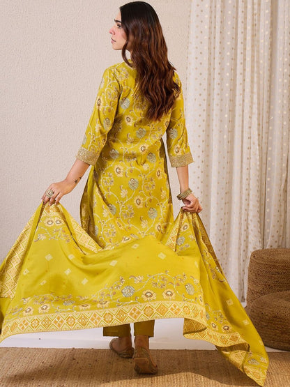 Women Floral Printed Kurta with Trousers & Dupatta