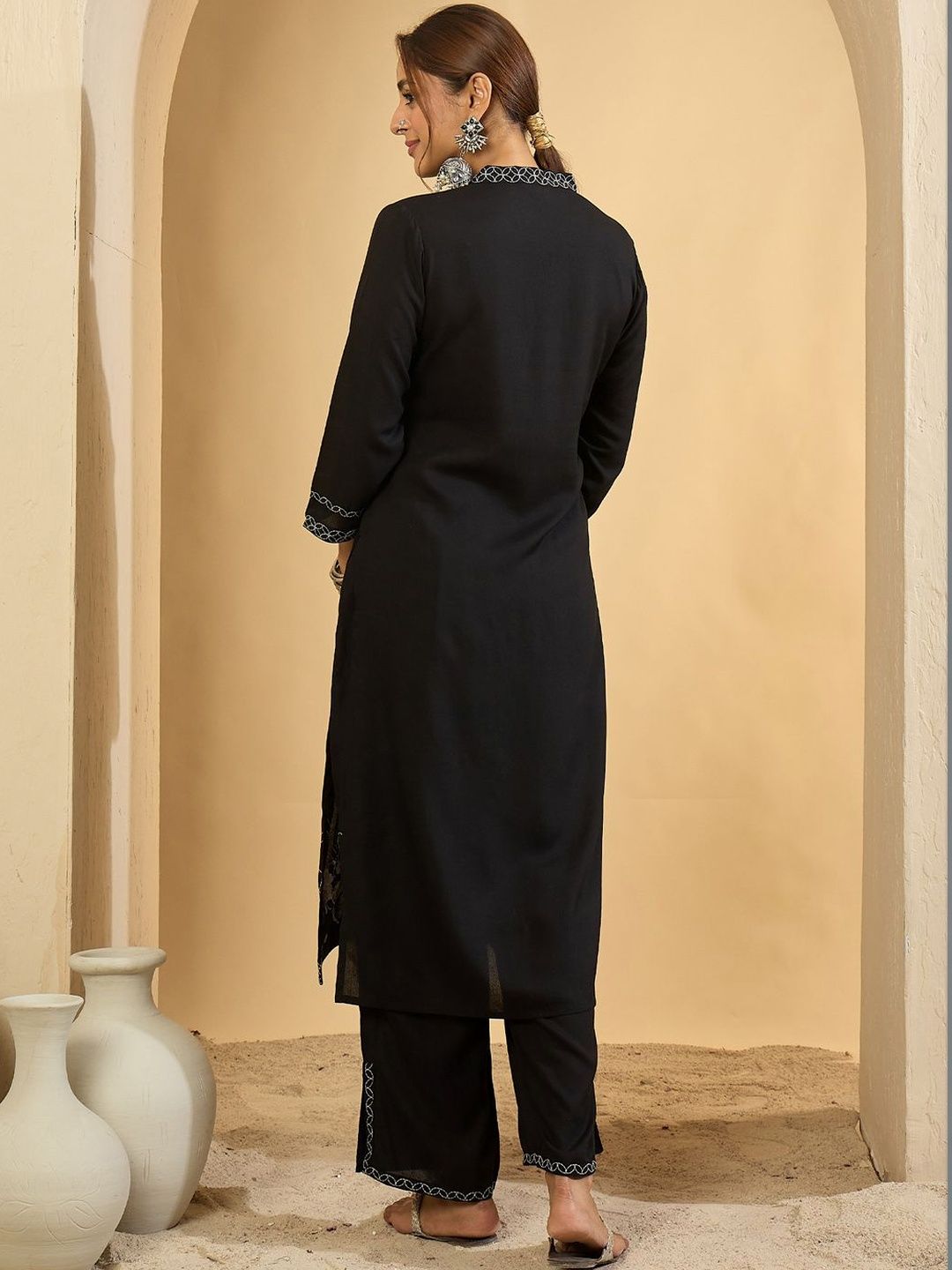 Women Floral Embroidered Regular Thread Work Kurta with Trousers