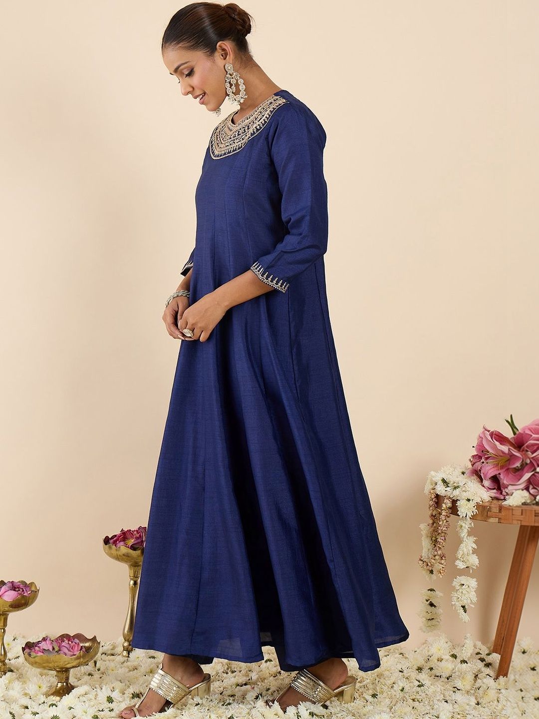 Women Ethnic Motifs Embroidered Regular Sequinned Kurta with Trousers