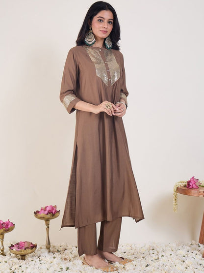 Dhiyona IE Embroidered Mandarin Collar Tunic With Trousers