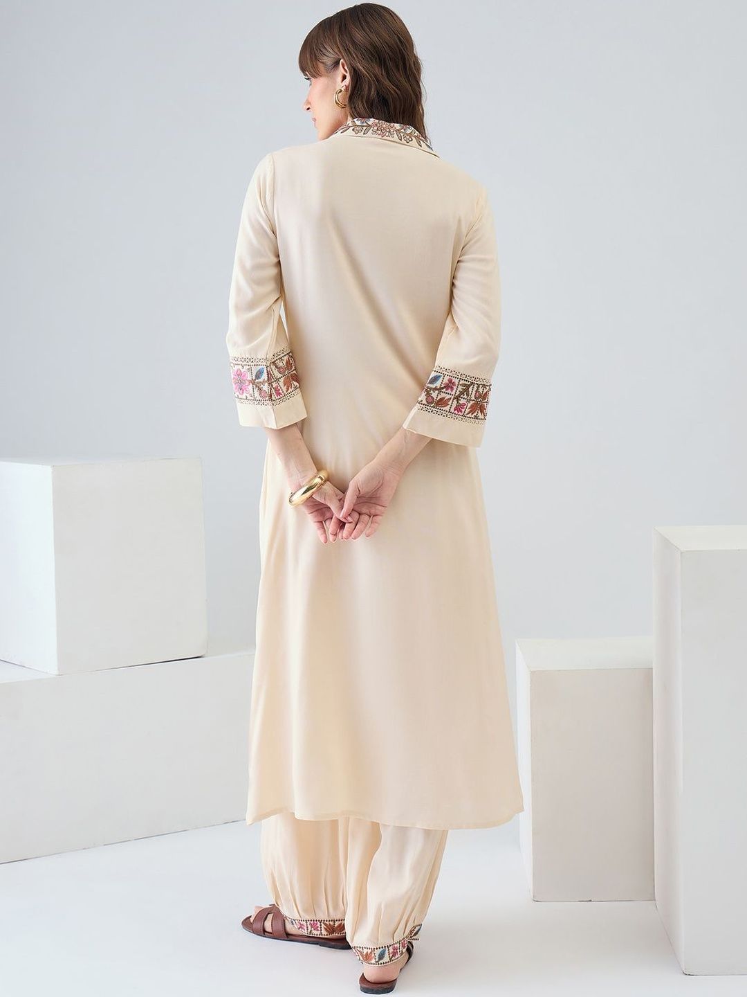 Women Floral Embroidered Regular Thread Work Kurta with Patiala
