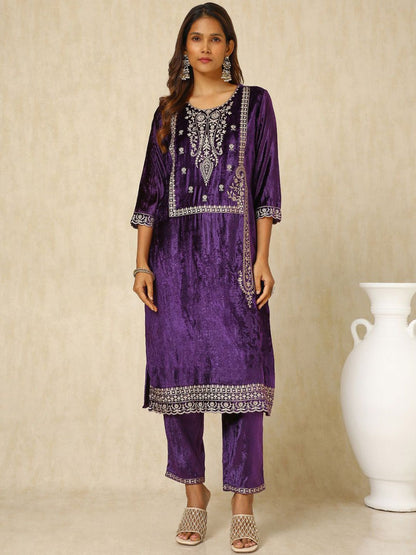 Dhiyona SO Women's Paisley Embroidered Straight Velvet Kurta with Trousers