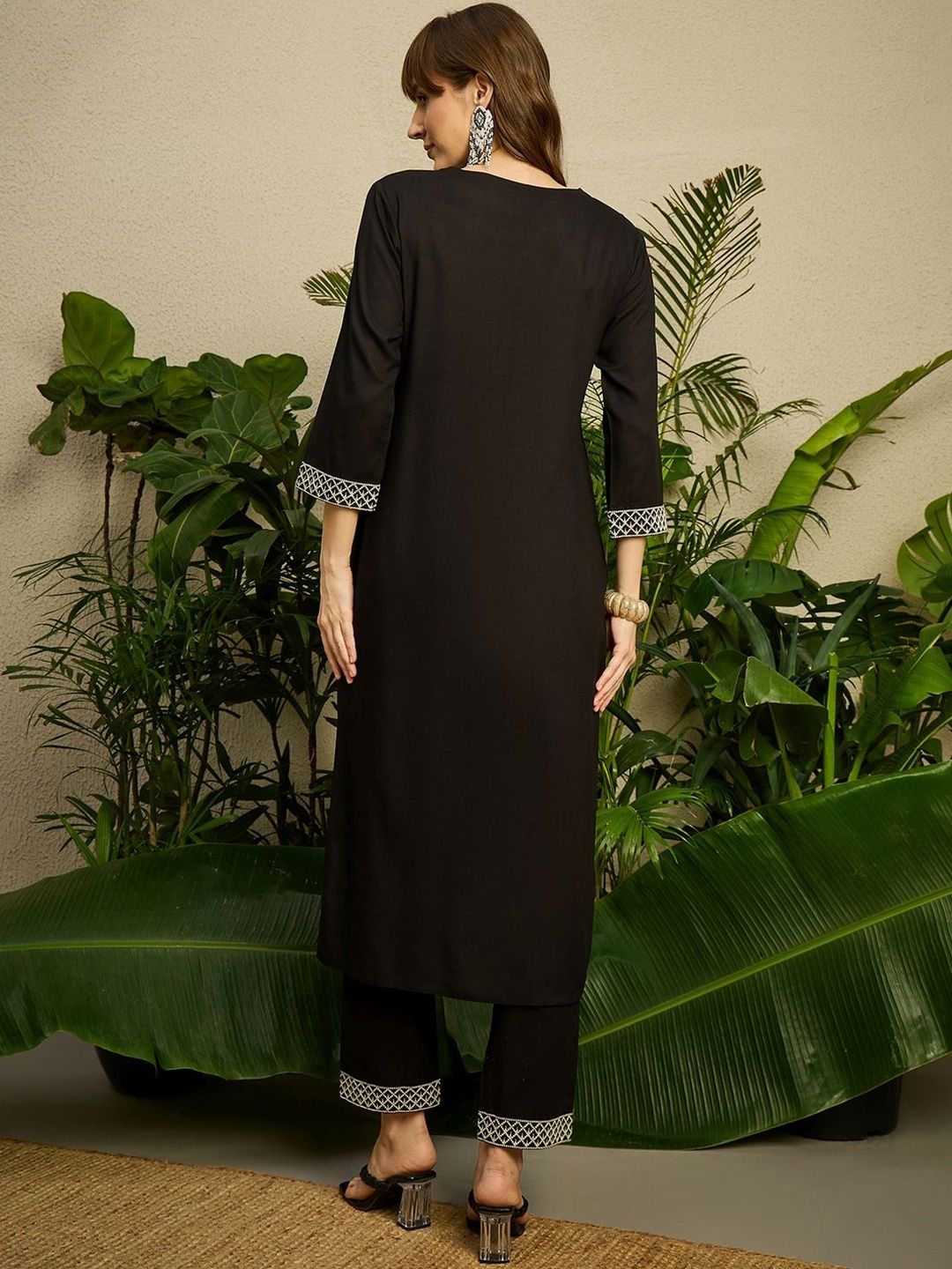 Women Ethnic Motifs Embroidered Regular Thread Work Kurta with Trousers