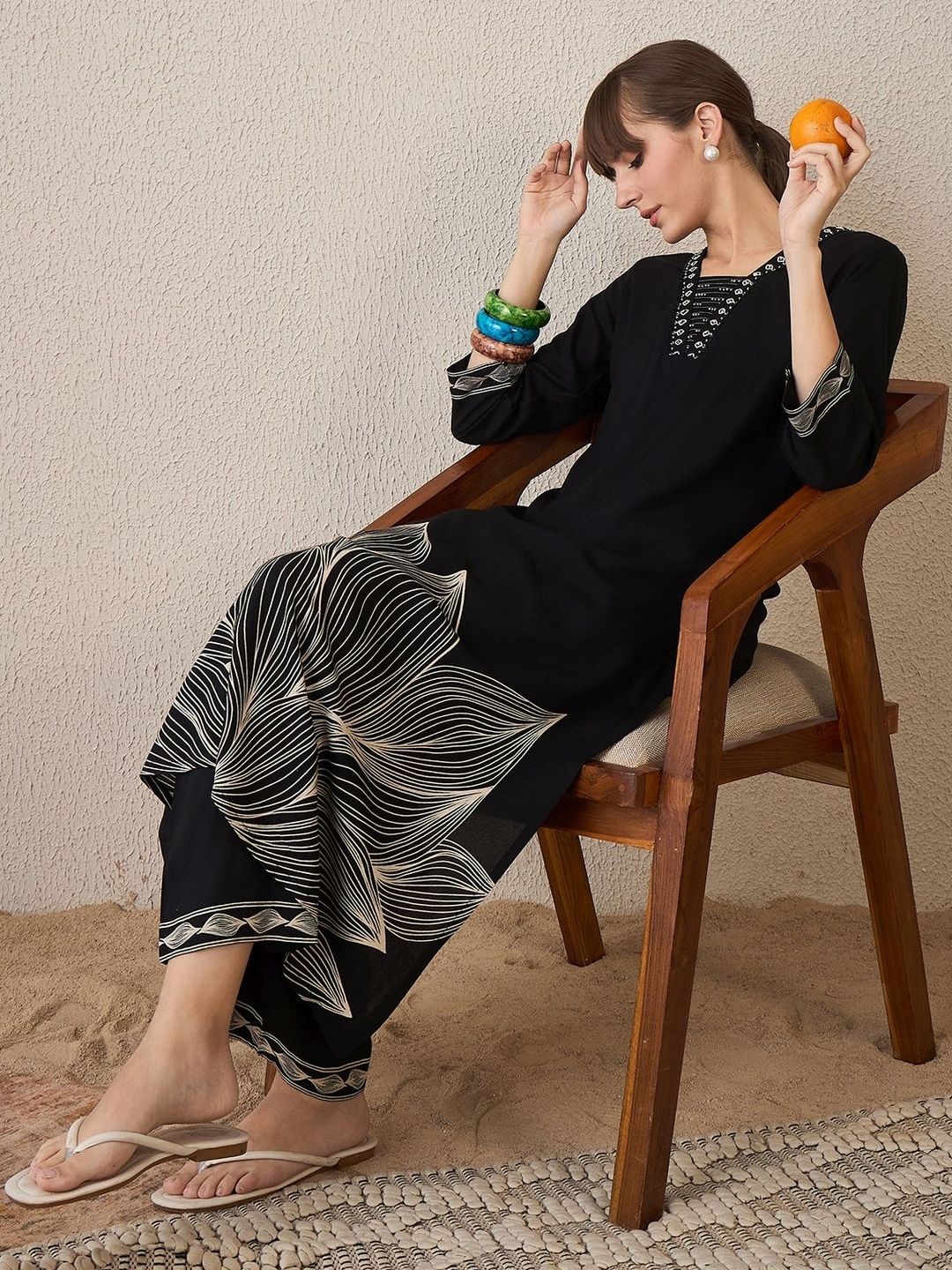 Women Floral Printed Regular Thread Work Kurta with Trousers