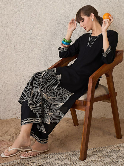 Women Floral Printed Regular Thread Work Kurta with Trousers