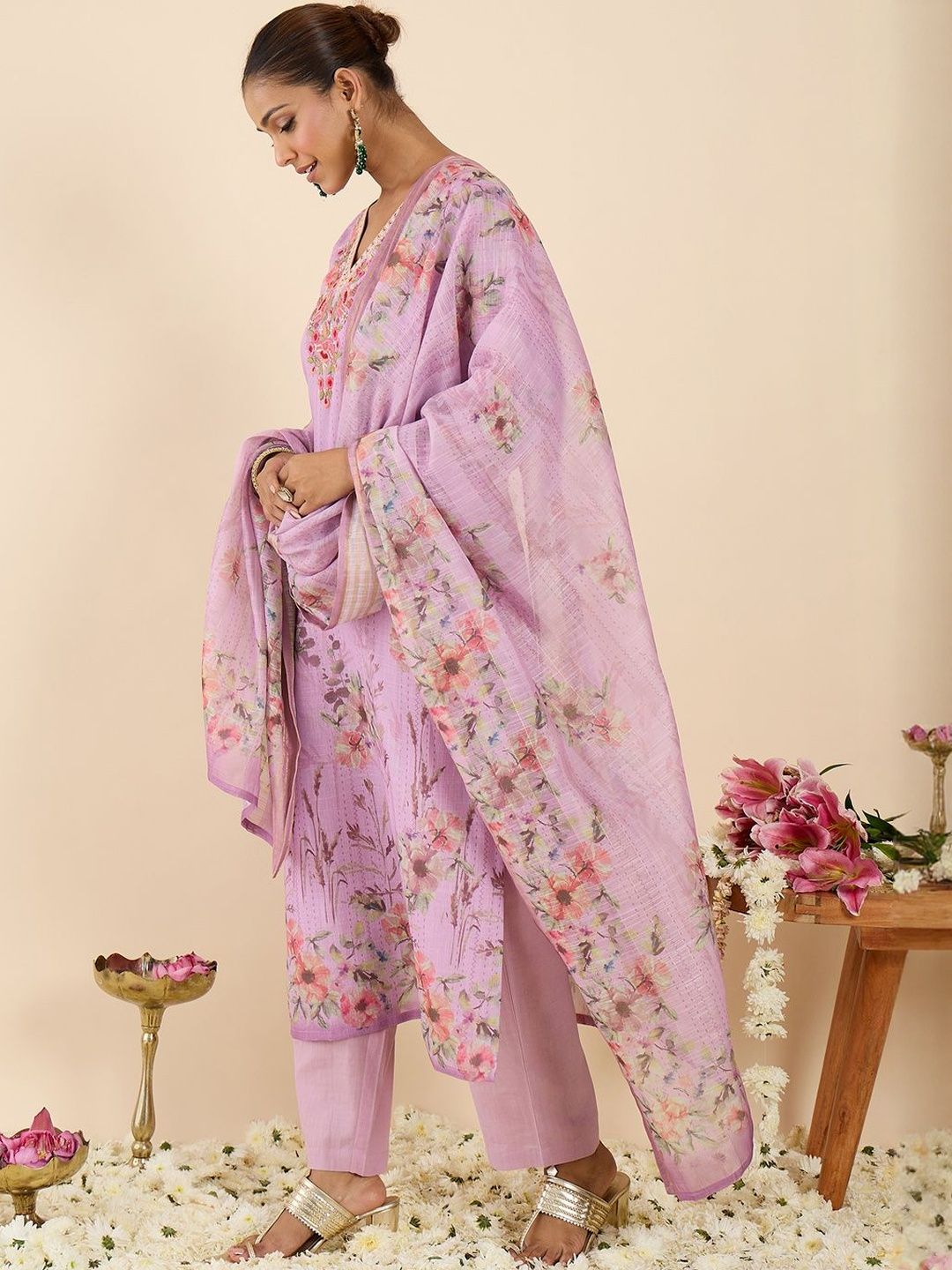 Women Floral Printed Regular Thread Work Linen Kurta with Trousers & With Dupatta