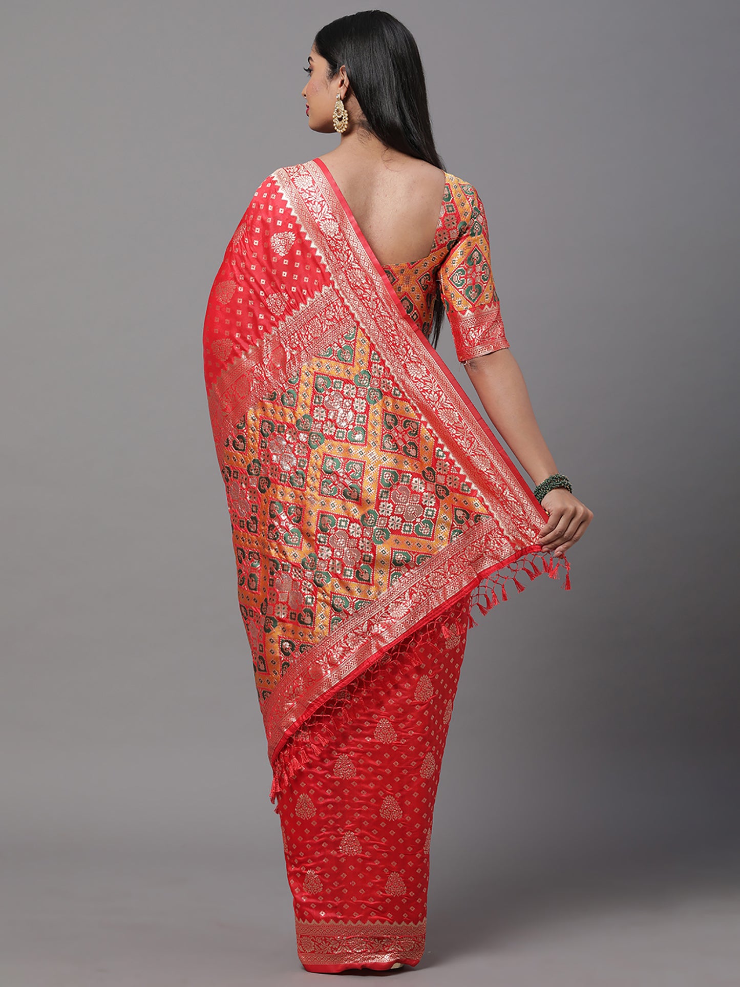 Women's Silk Blend Red Woven Design Woven saree With Blouse Piece