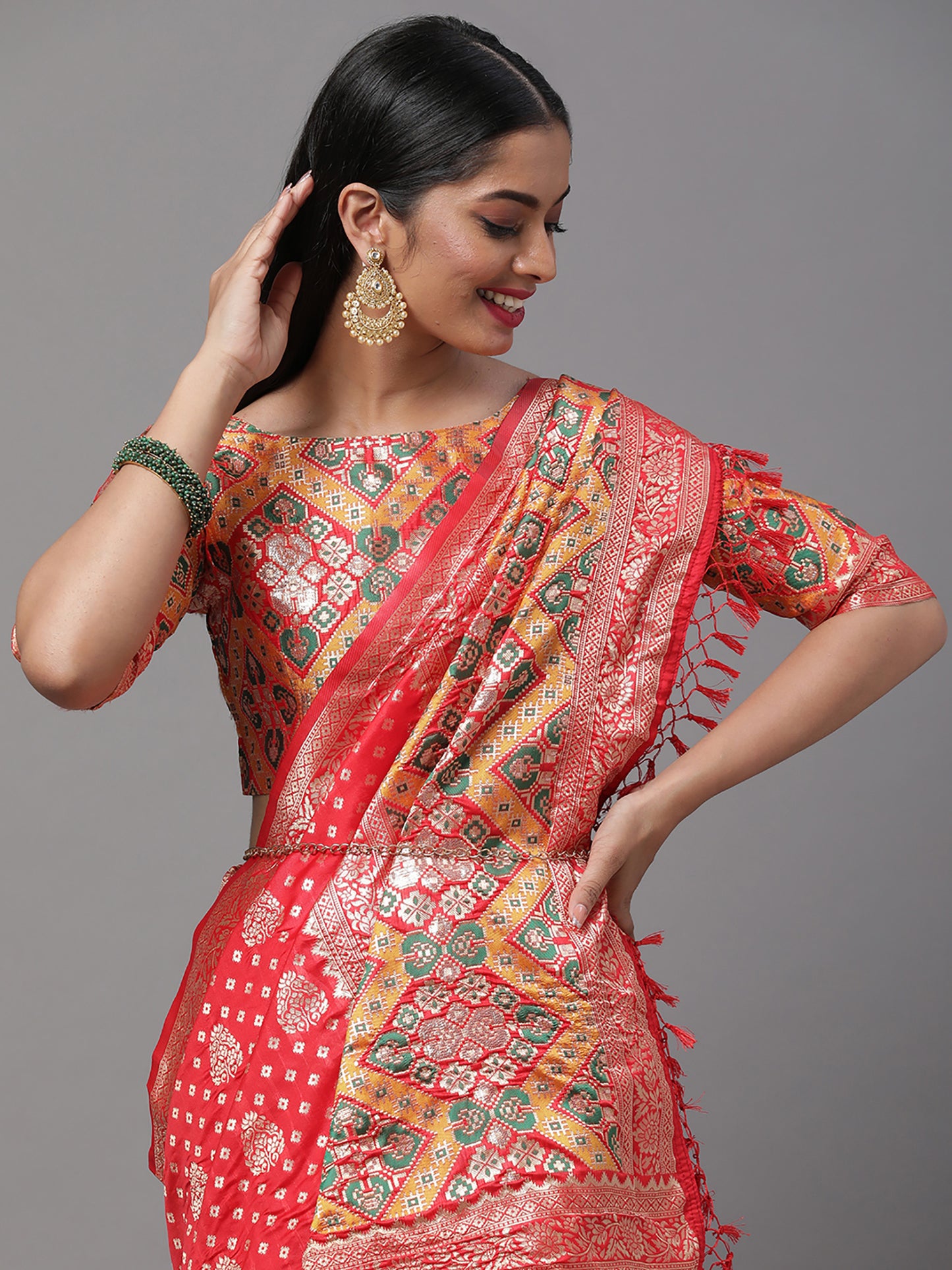 Women's Silk Blend Red Woven Design Woven saree With Blouse Piece