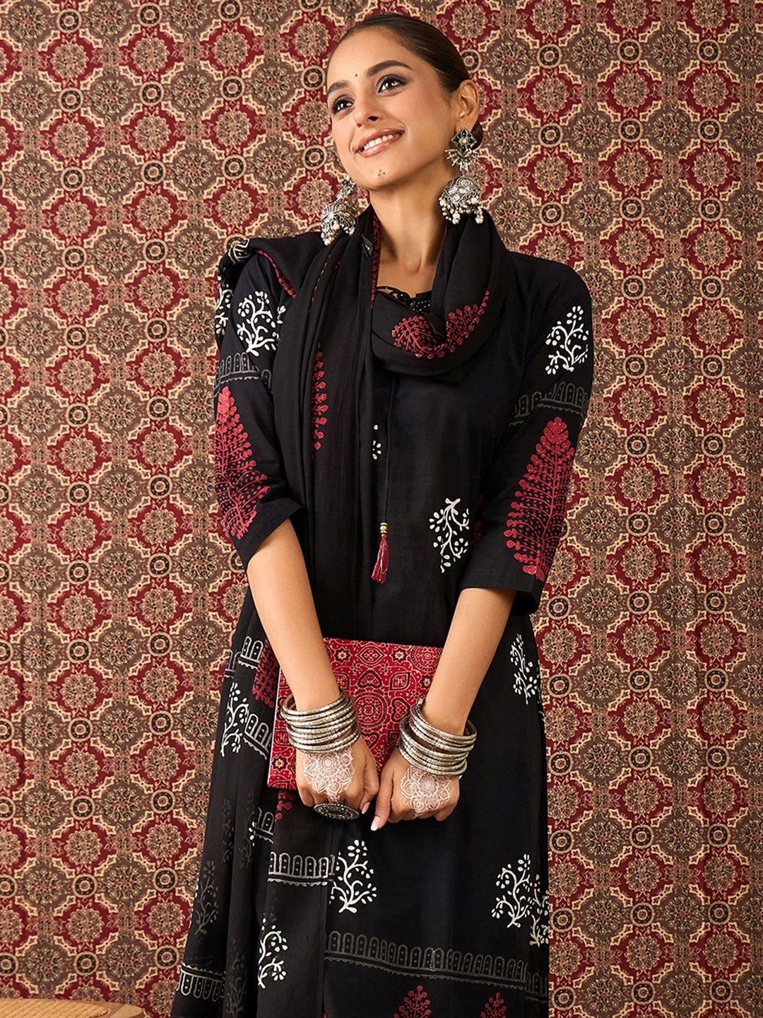 Dhiyona IE Women's Floral Printed Tie-Up Neck Pure Cotton Straight Kurta & Trousers With Dupatta