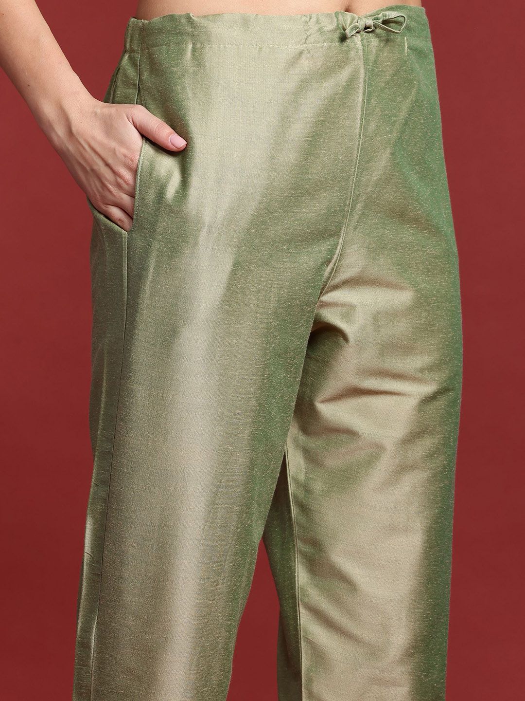 Dhiyona IE Floral Embroidered Mandarin Collar Straight Tunic And Trousers