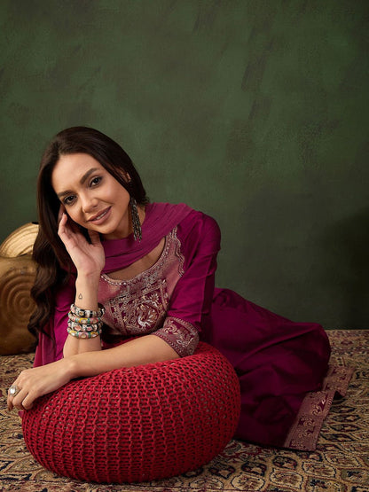 Dhiyona SN Women's Woven Design Kurta & Trouser With Dupatta