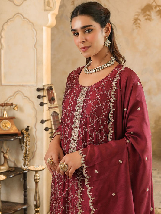 Dhiyona IE Women's Floral Embroidered Round Neck Zari Straight Kurta & Trousers With Dupatta