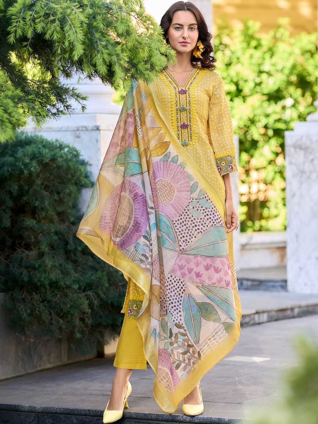 Women Ethnic Motifs Printed Regular Thread Work Linen Kurta with Trousers & With Dupatta