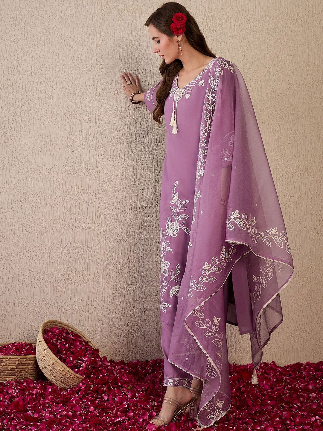 Dhiyona IE Women Floral Embroidered Regular Thread Work Kurta with Trousers & With Dupatta