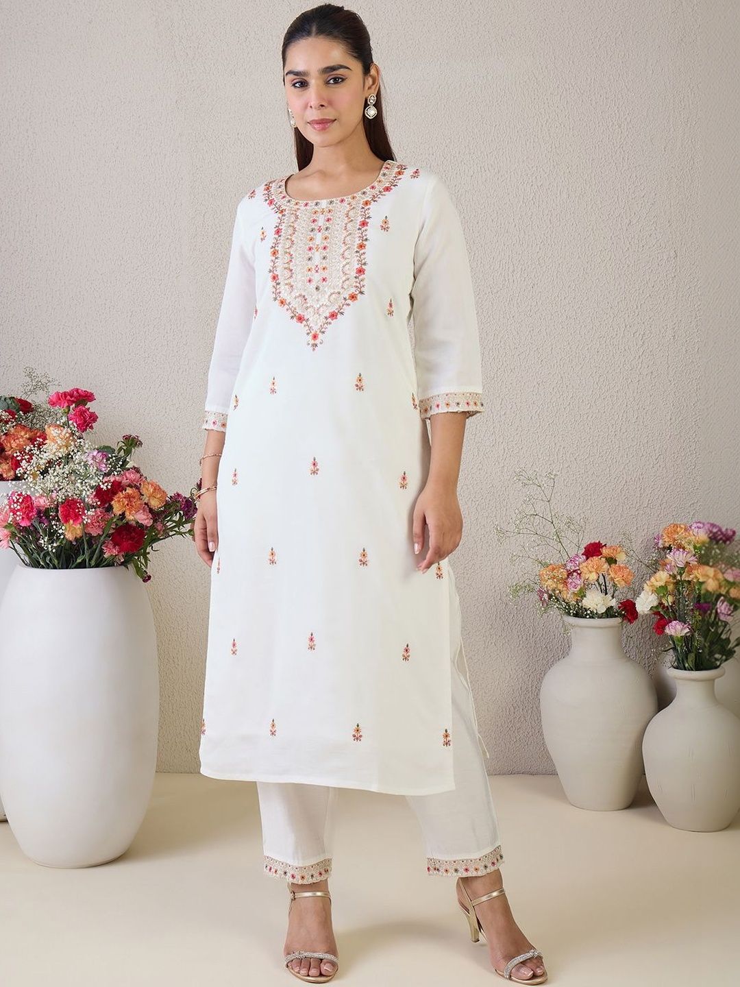 Women Floral Embroidered Regular Thread Work Kurta with Trousers & With Dupatta