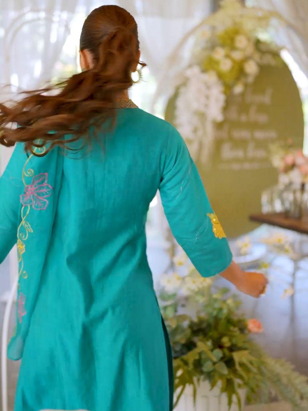 Women Floral Embroidered Regular Thread Work Kurta with Trousers & With Dupatta