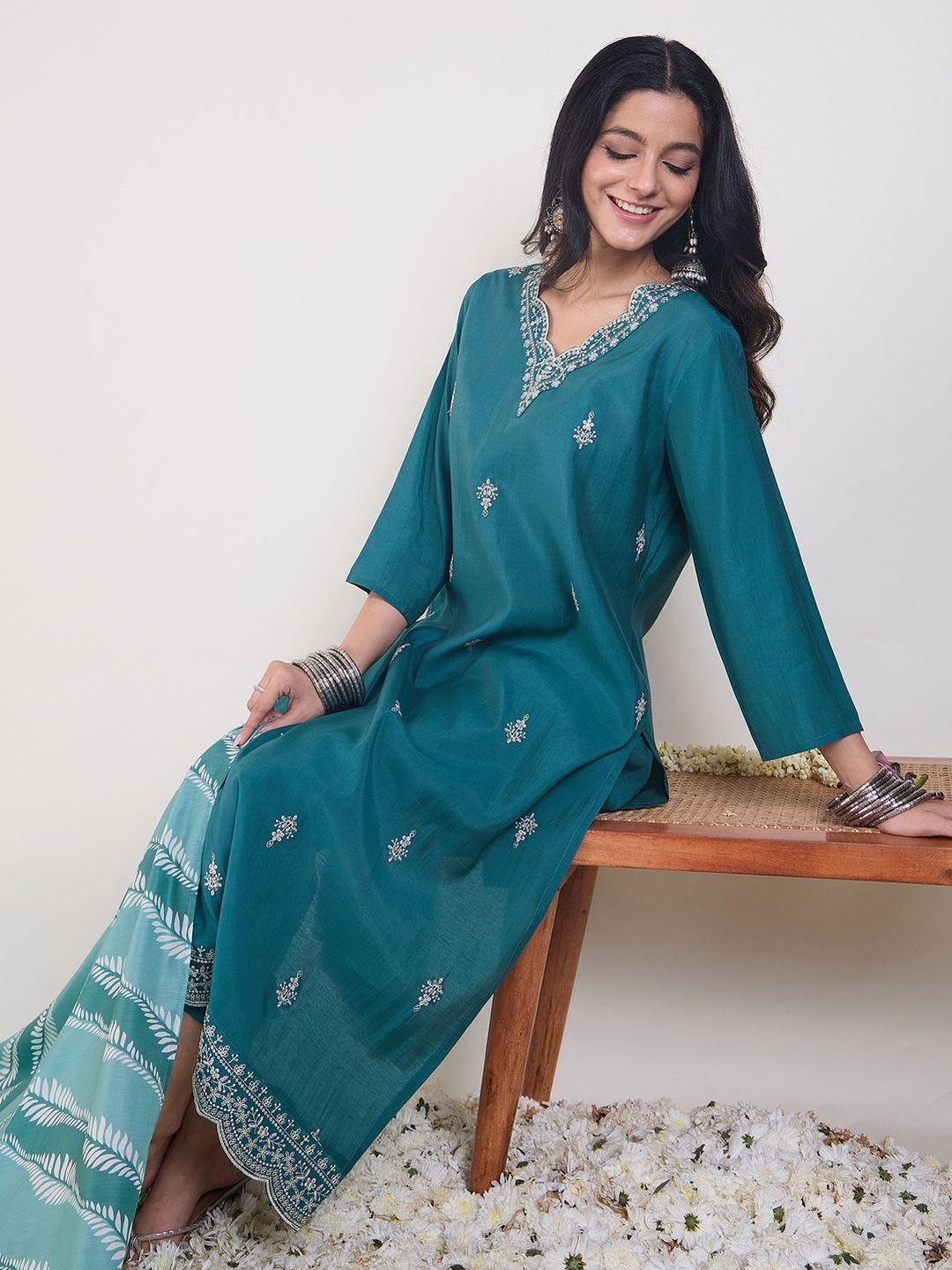 Ethnic Motifs Embroidered Thread Work Kurta with Trousers & With Dupatta