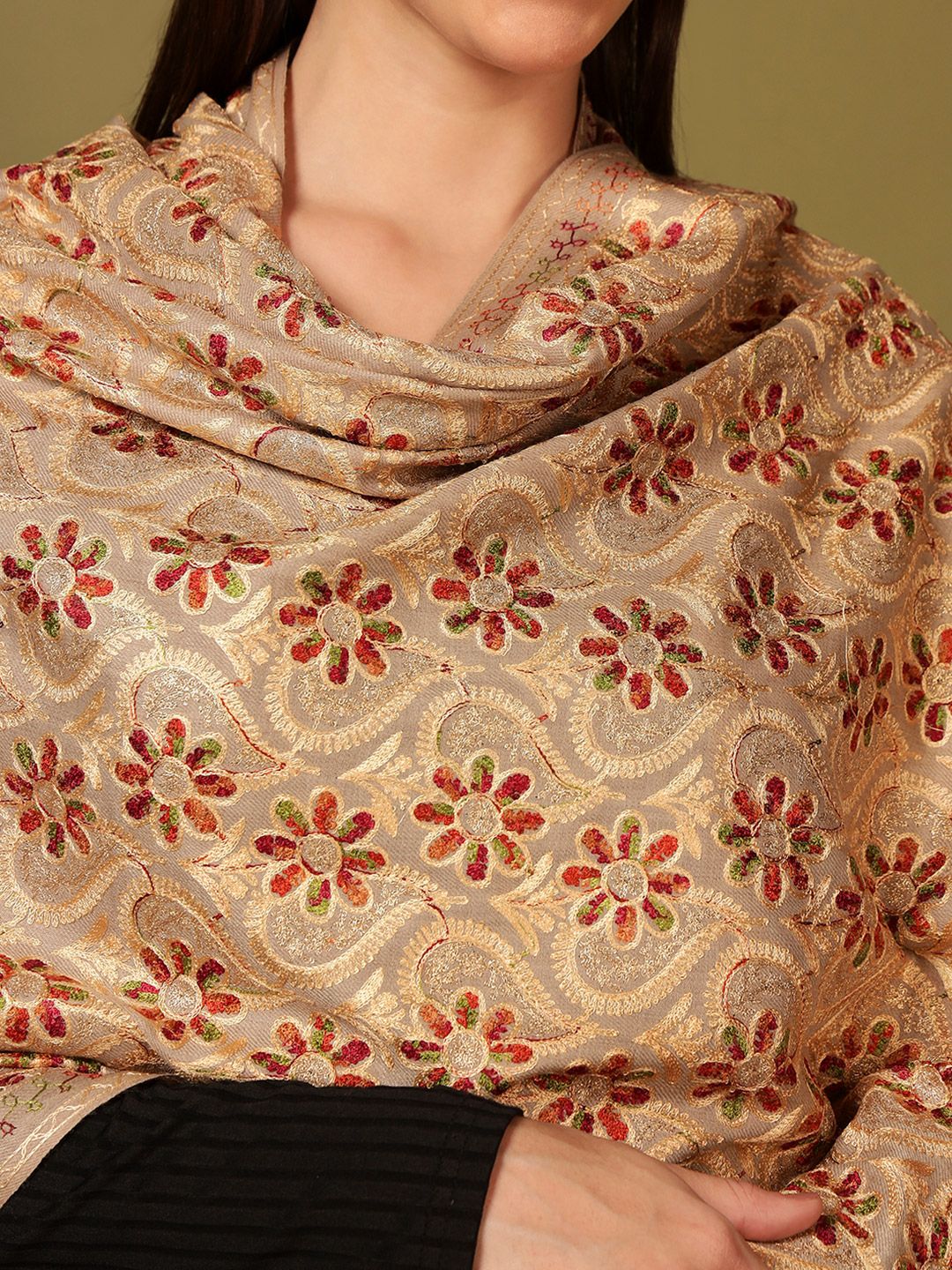 Dhiyona PA Kashish Floral Embroidered Woolen Shawl